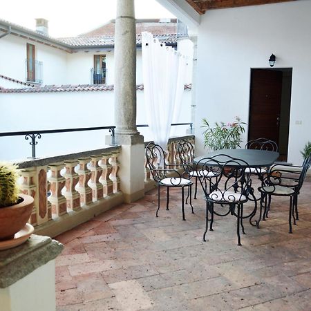 Villa Maghetti - Modernized Flat In Historic Palazzo In The Center Of Luino Exteriör bild