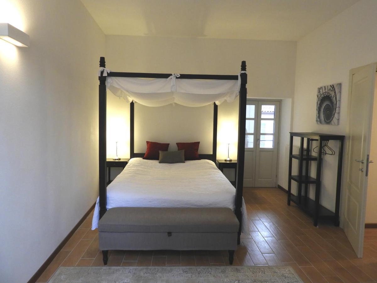 Villa Maghetti - Modernized Flat In Historic Palazzo In The Center Of Luino Exteriör bild