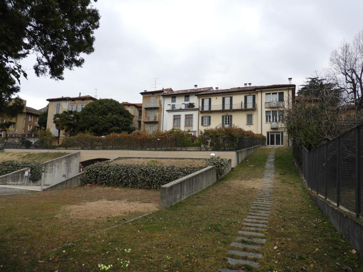 Villa Maghetti - Modernized Flat In Historic Palazzo In The Center Of Luino Exteriör bild