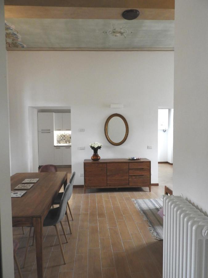 Villa Maghetti - Modernized Flat In Historic Palazzo In The Center Of Luino Exteriör bild