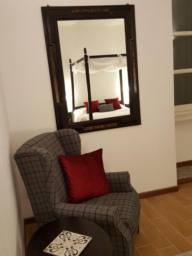 Villa Maghetti - Modernized Flat In Historic Palazzo In The Center Of Luino Exteriör bild