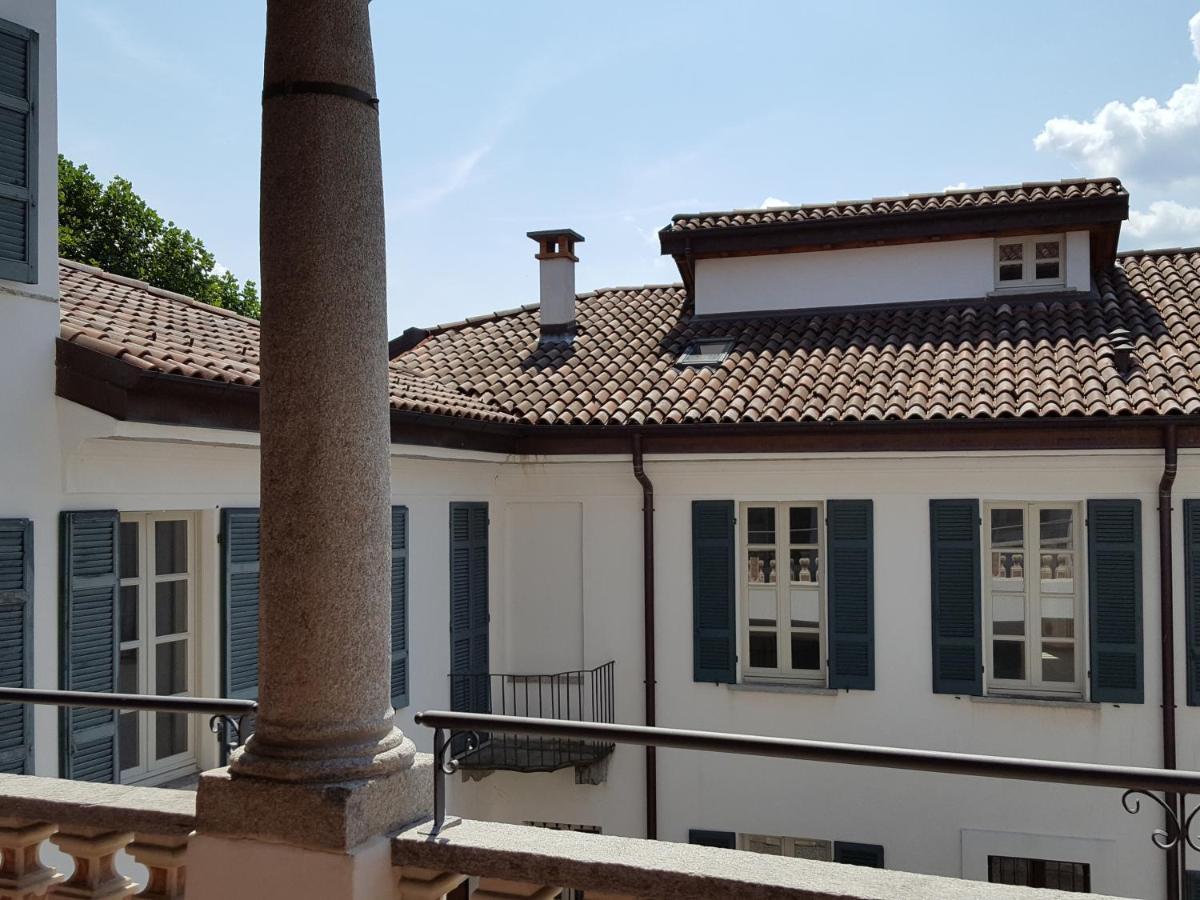 Villa Maghetti - Modernized Flat In Historic Palazzo In The Center Of Luino Exteriör bild