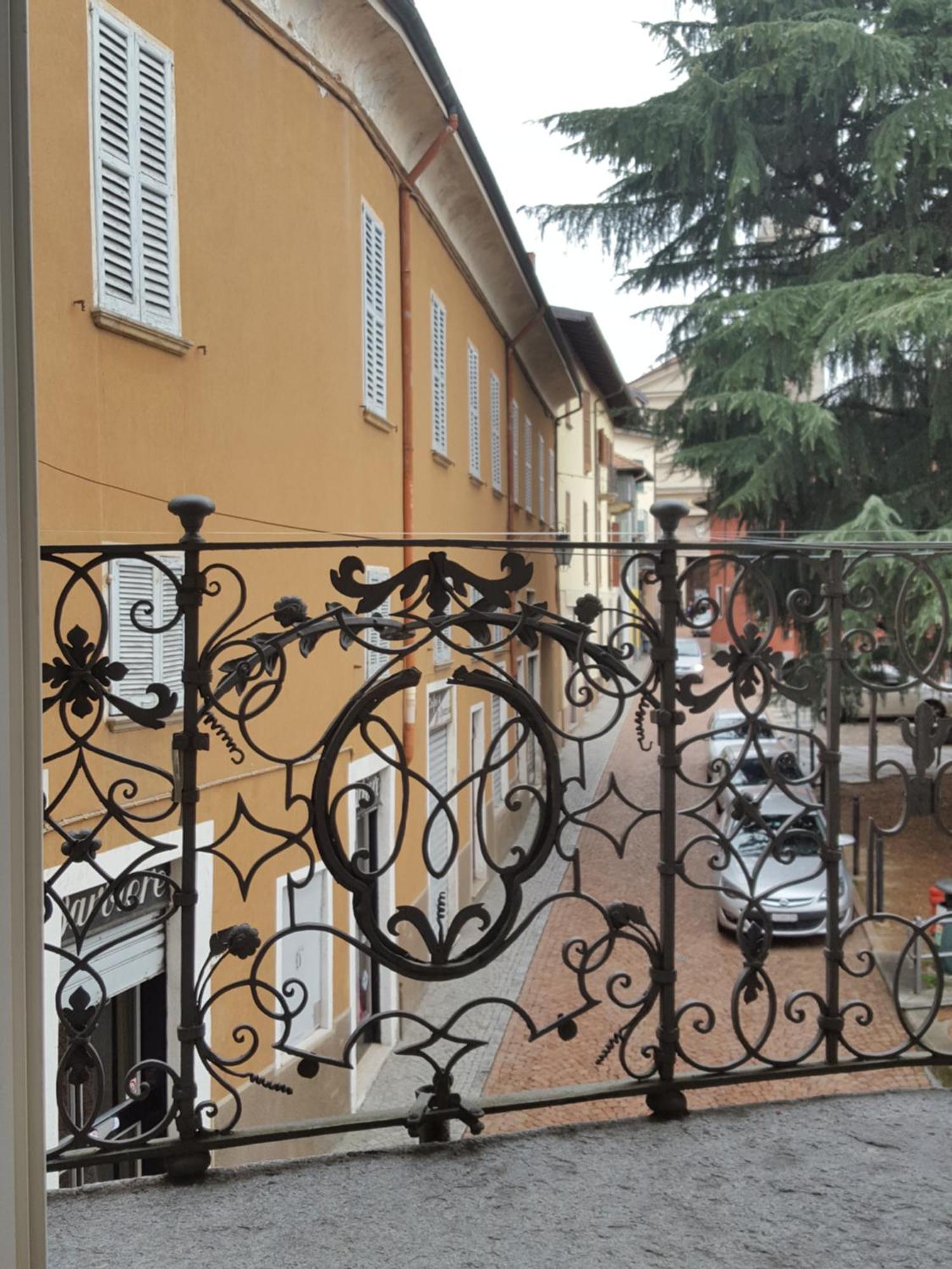 Villa Maghetti - Modernized Flat In Historic Palazzo In The Center Of Luino Exteriör bild