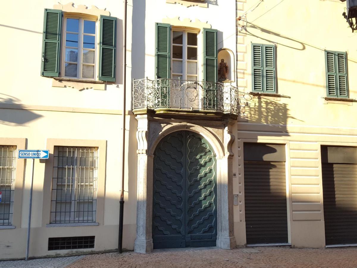 Villa Maghetti - Modernized Flat In Historic Palazzo In The Center Of Luino Exteriör bild