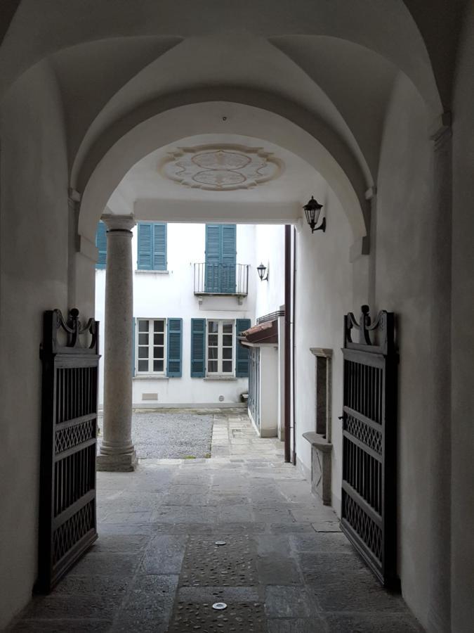 Villa Maghetti - Modernized Flat In Historic Palazzo In The Center Of Luino Exteriör bild