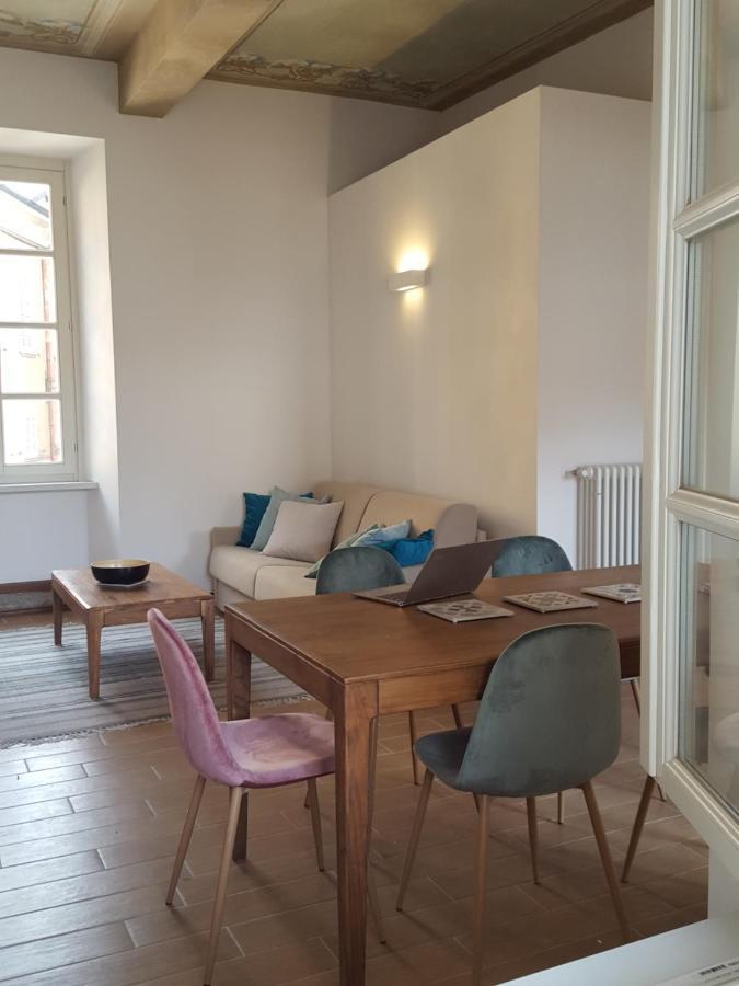 Villa Maghetti - Modernized Flat In Historic Palazzo In The Center Of Luino Exteriör bild