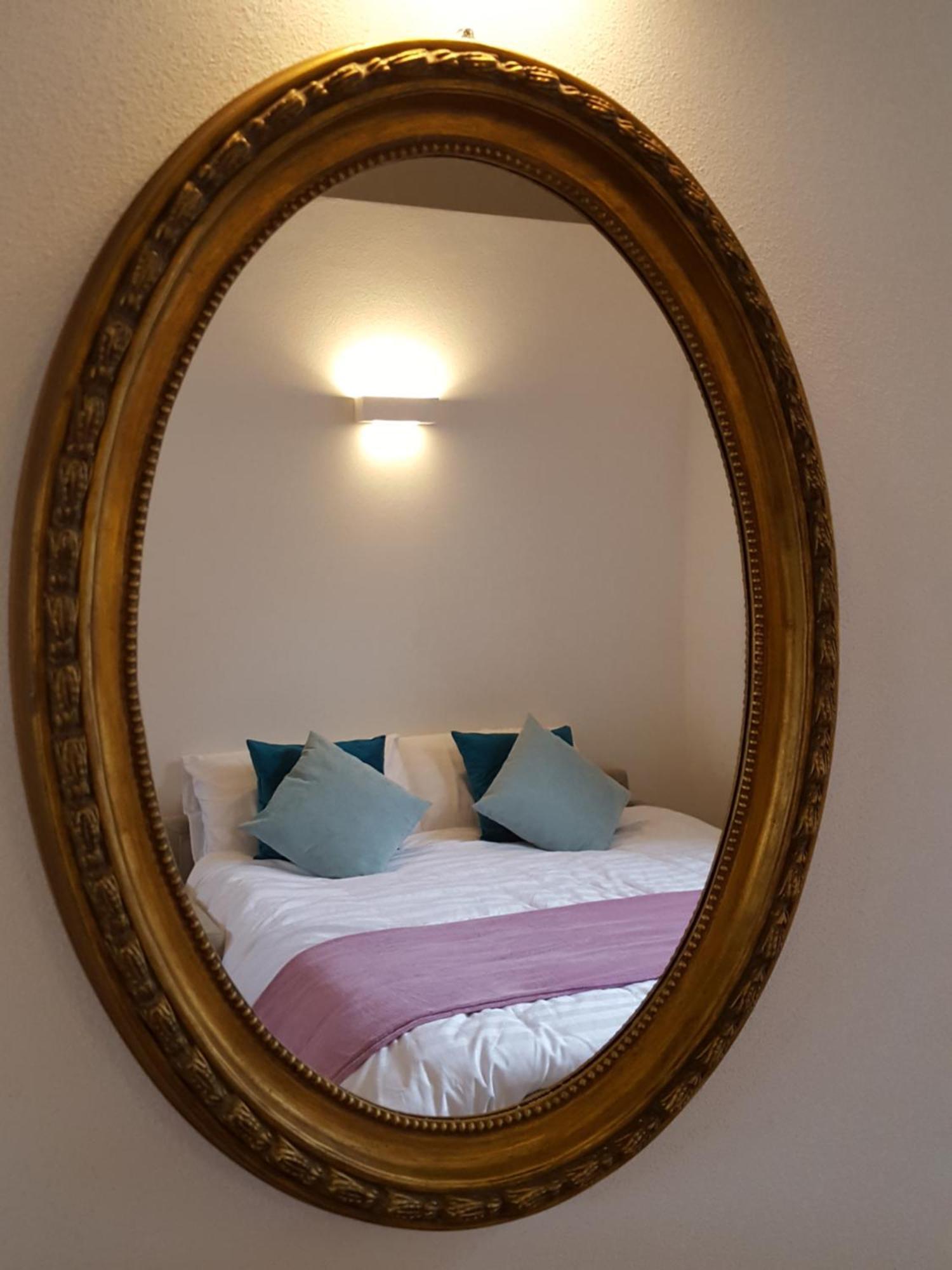 Villa Maghetti - Modernized Flat In Historic Palazzo In The Center Of Luino Exteriör bild