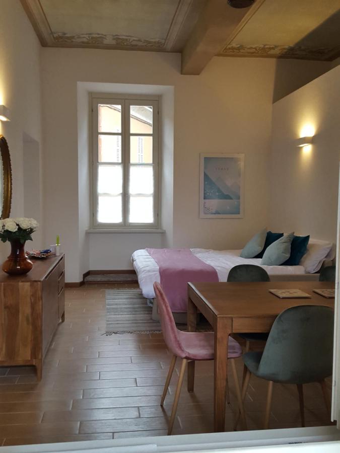 Villa Maghetti - Modernized Flat In Historic Palazzo In The Center Of Luino Exteriör bild